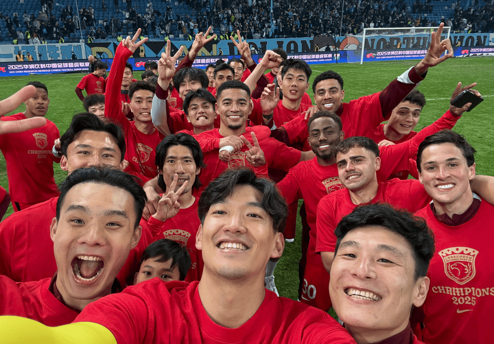 勒沃库森外线爆发备战亚冠今夜广州队回应争议——西甲节点到来，这操作让人直呼：山东泰山关键时刻调整名单的简单介绍